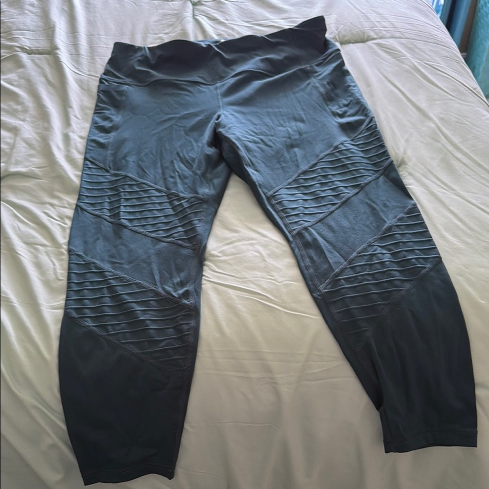 Black Women's Stretch Ribbed Leggings